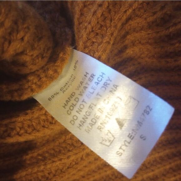 Windsor oversized dolman sleeve cold shoulder rust colored sweater - Picture 7 of 8